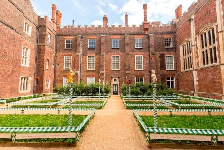 Hampton Court Palace%2C The Chapel Court Garden